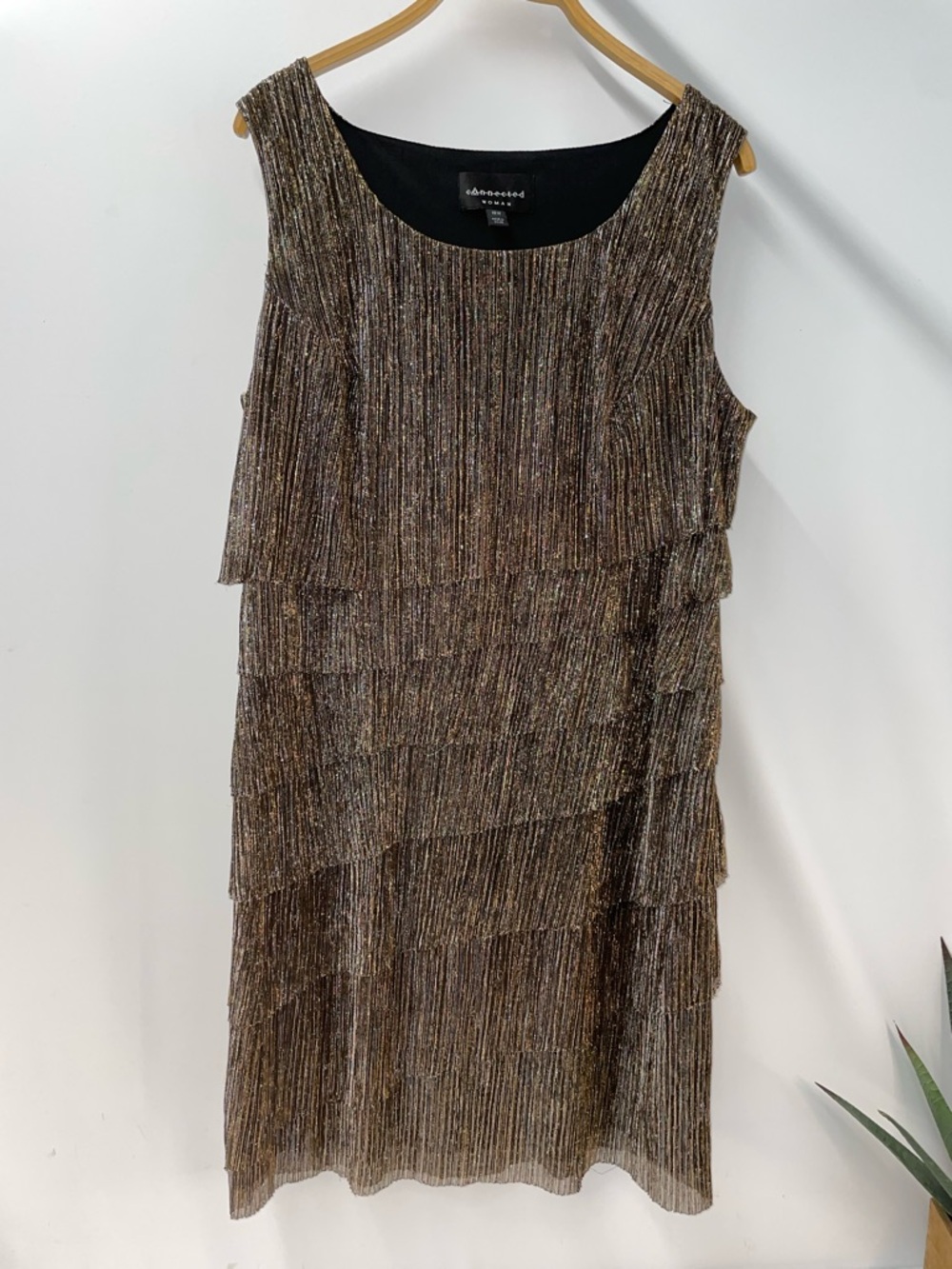 CONNECTED WOMAN GOLD METALLIC SLEEVELESS DRESS FTL-04-177